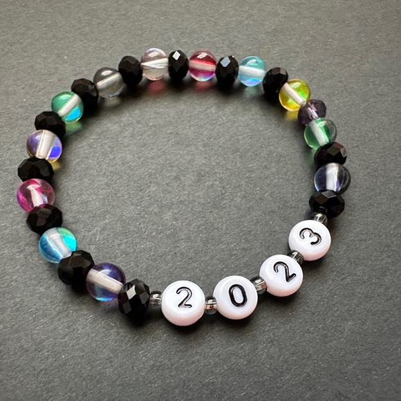 2023 Bracelet Glass Beaded Stretchy New Years Eve Jewelry Gift For Her Hostess - Picture 4 of 4